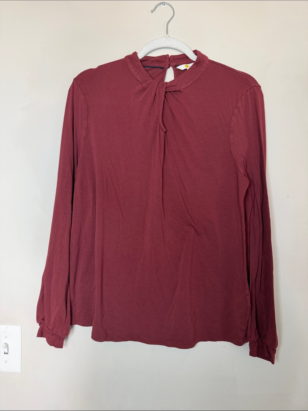 Boden Long-Sleeve Twist-Neck Top in Wine. Size 10